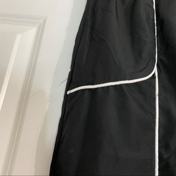 Fashion Nova windbreaker pants - Picture 3 of 5